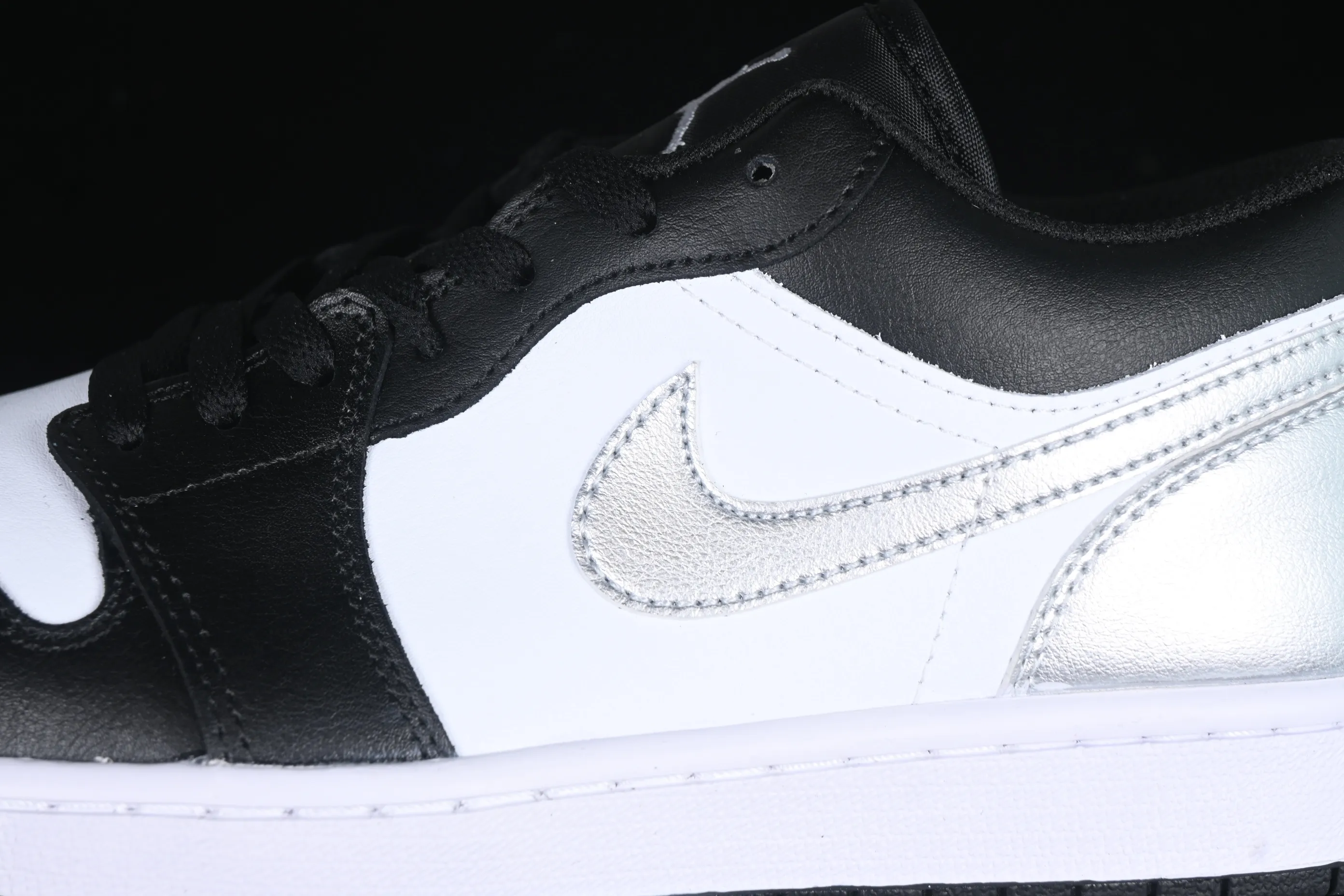 All categories Air Jordan Jordan series basketball shoes Air Jordan 1 Low Air Jordan 1 Low AJ1 Joe 1 black and white silver low-top cultural basketball shoes 553558-131